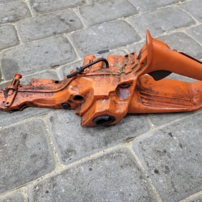 Husqvarna 555 Bakas