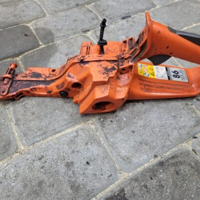 Husqvarna 555 Bakas