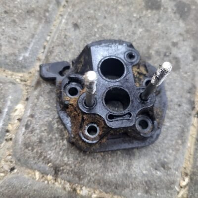 Husqvarna 235, 240 Karbiuratoriaus adapteris