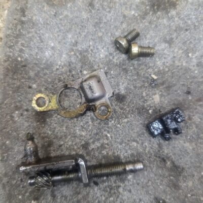 STIHL 026 Grandinės įtempimo mechanizmas