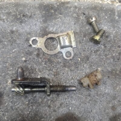 STIHL 026 Grandinės įtempimo mechanizmas