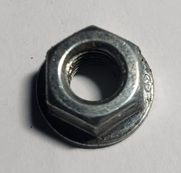 M8 Veržlė su flanšu Aukštis 5mm