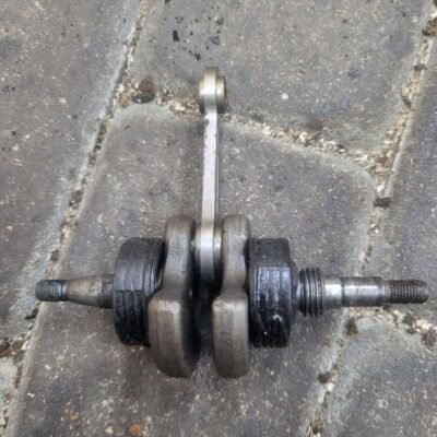 Husqvarna 142 Alkūninis velenas