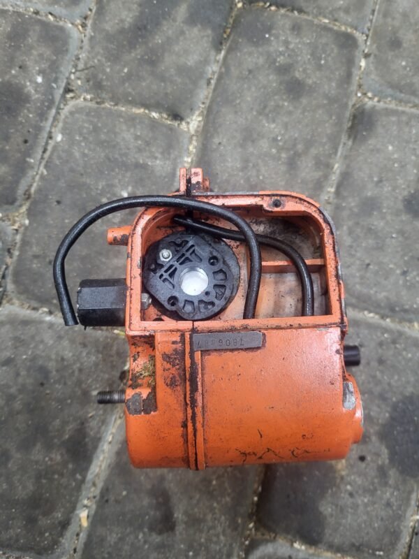 STIHL 010 AV Variklio blokas, su alkūniniu velenu ir stumuokliu - Image 3