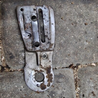 Husqvarna 55 Grandinės juostos tvirtinimo plokštelė