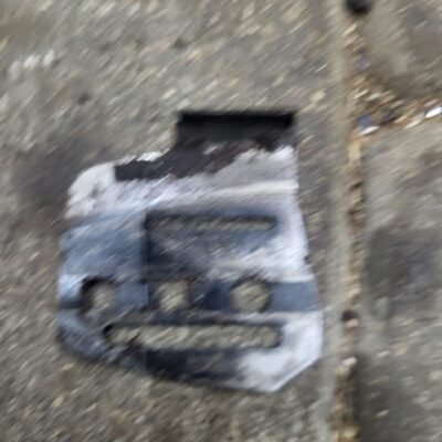 Husqvarna 234 Grandinės juostos tvirtinimo plokštelė