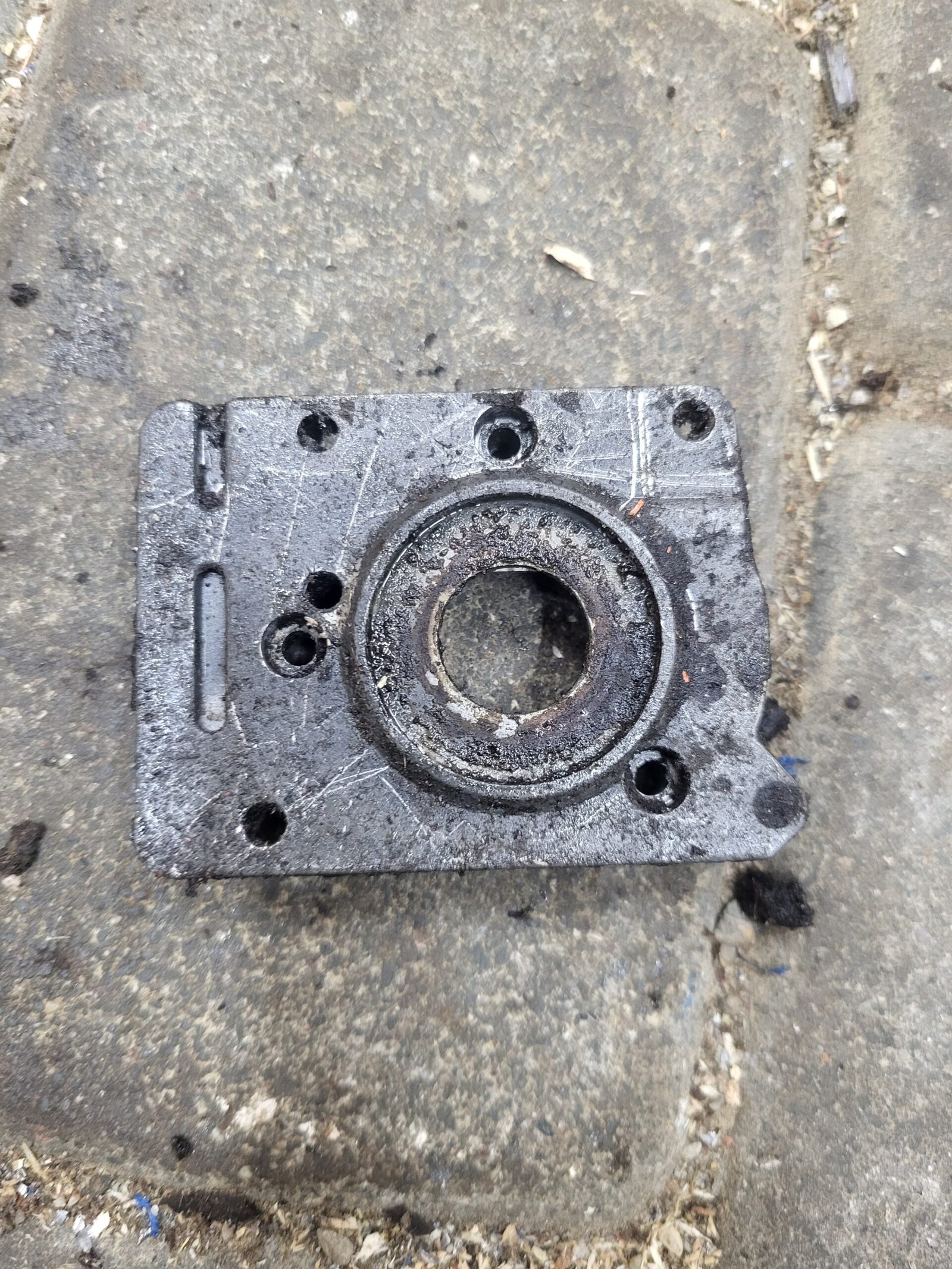 Husqvarna 234 Alyvos siurblys