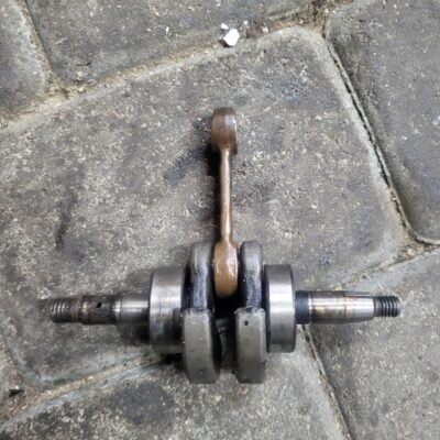 Husqvarna 242 Alkūninis velenas