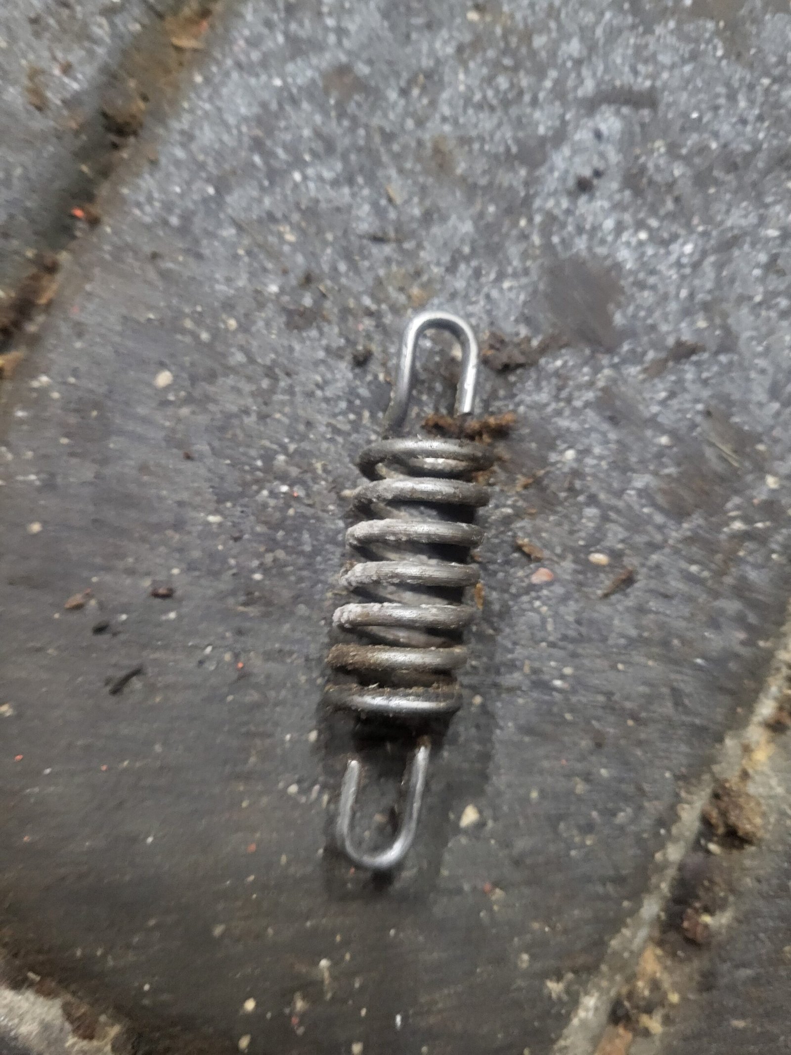 Partner 351 Amortizatorius