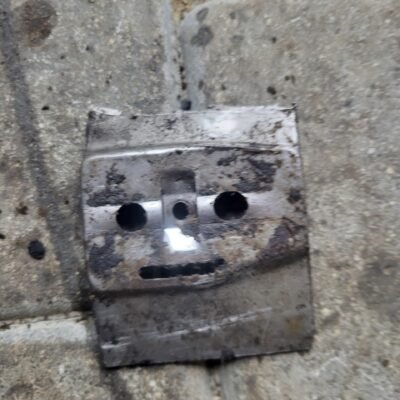 Husqvarna 40 Grandinės juostos tvirtinimo plokštelė