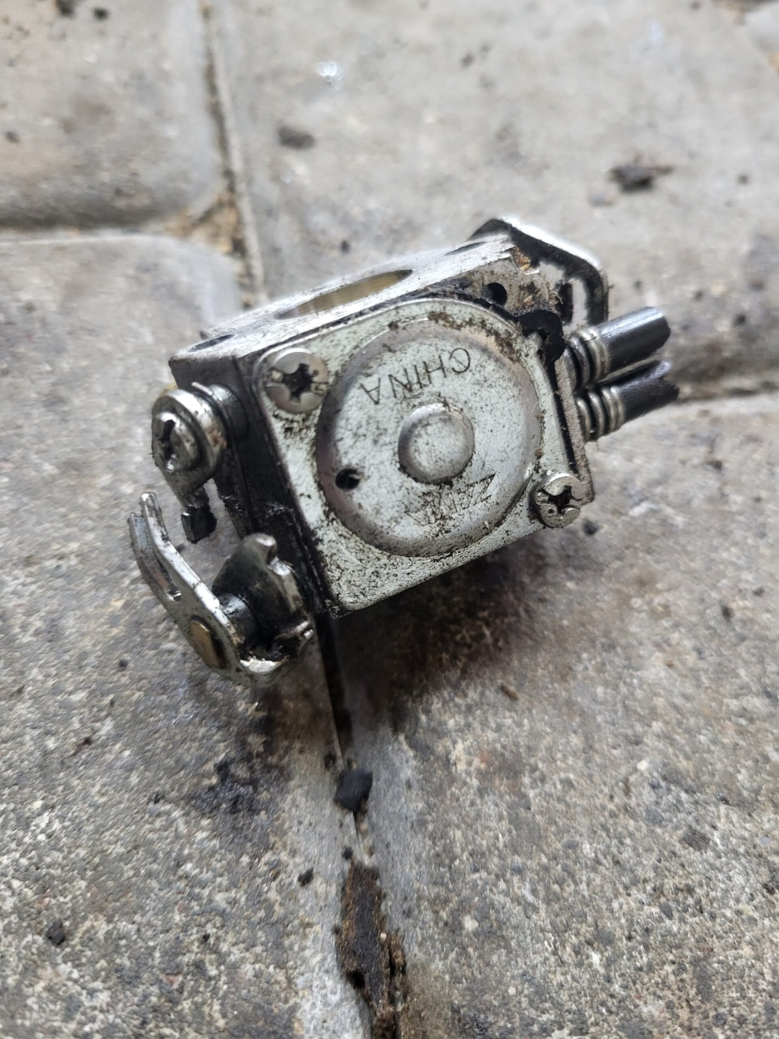 Husqvarna 40 Karbiuratorius