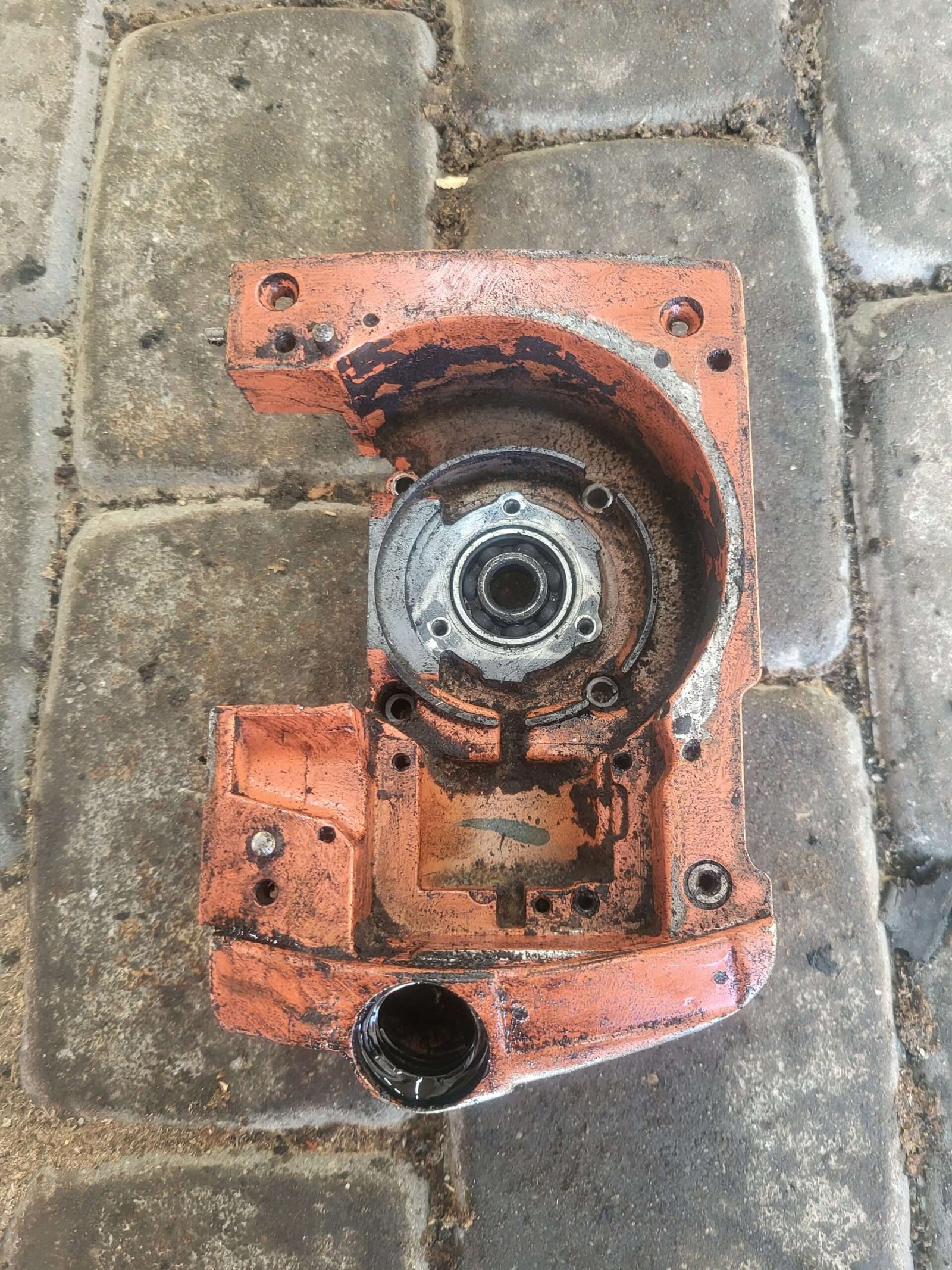 Husqvarna 444 Variklio blokas, smagračio pusė A3115