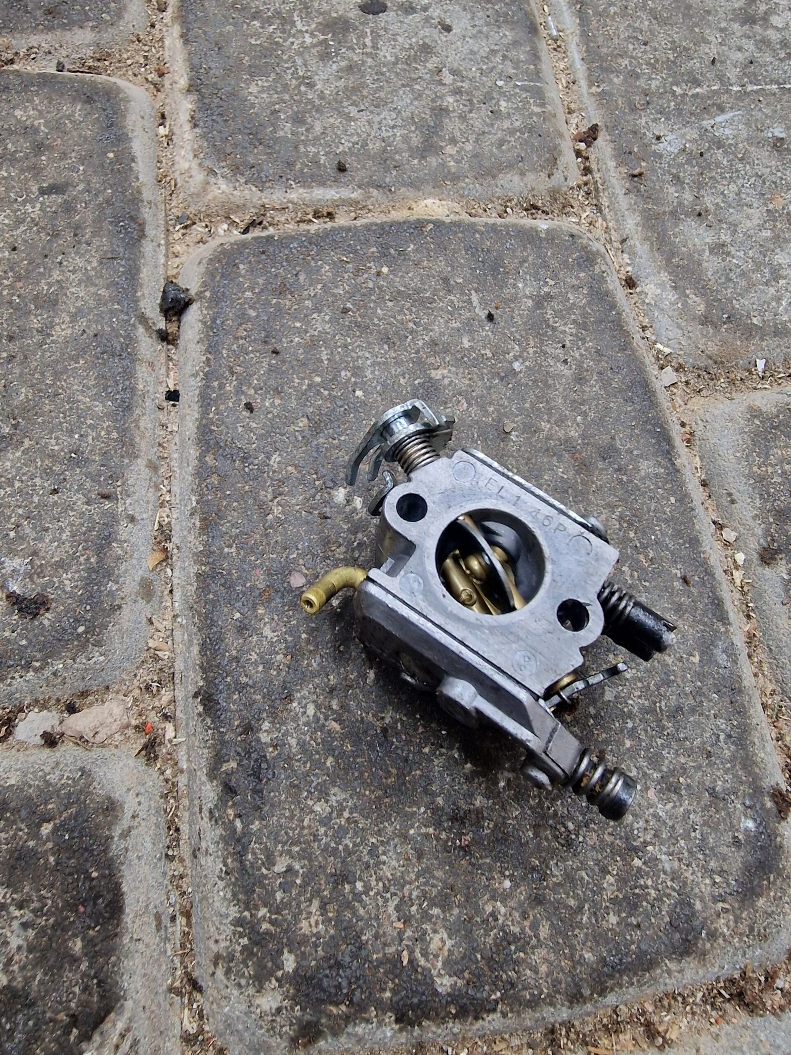 Husqvarna 40 Karbiuratorius