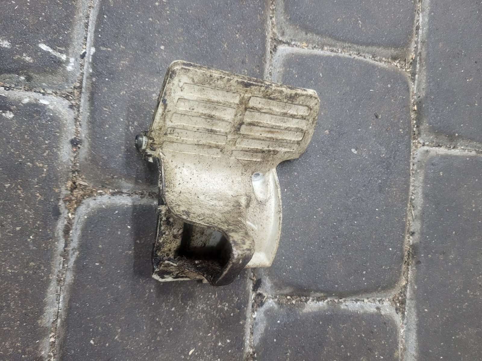 STIHL FS130 Apsauginis gaubtas