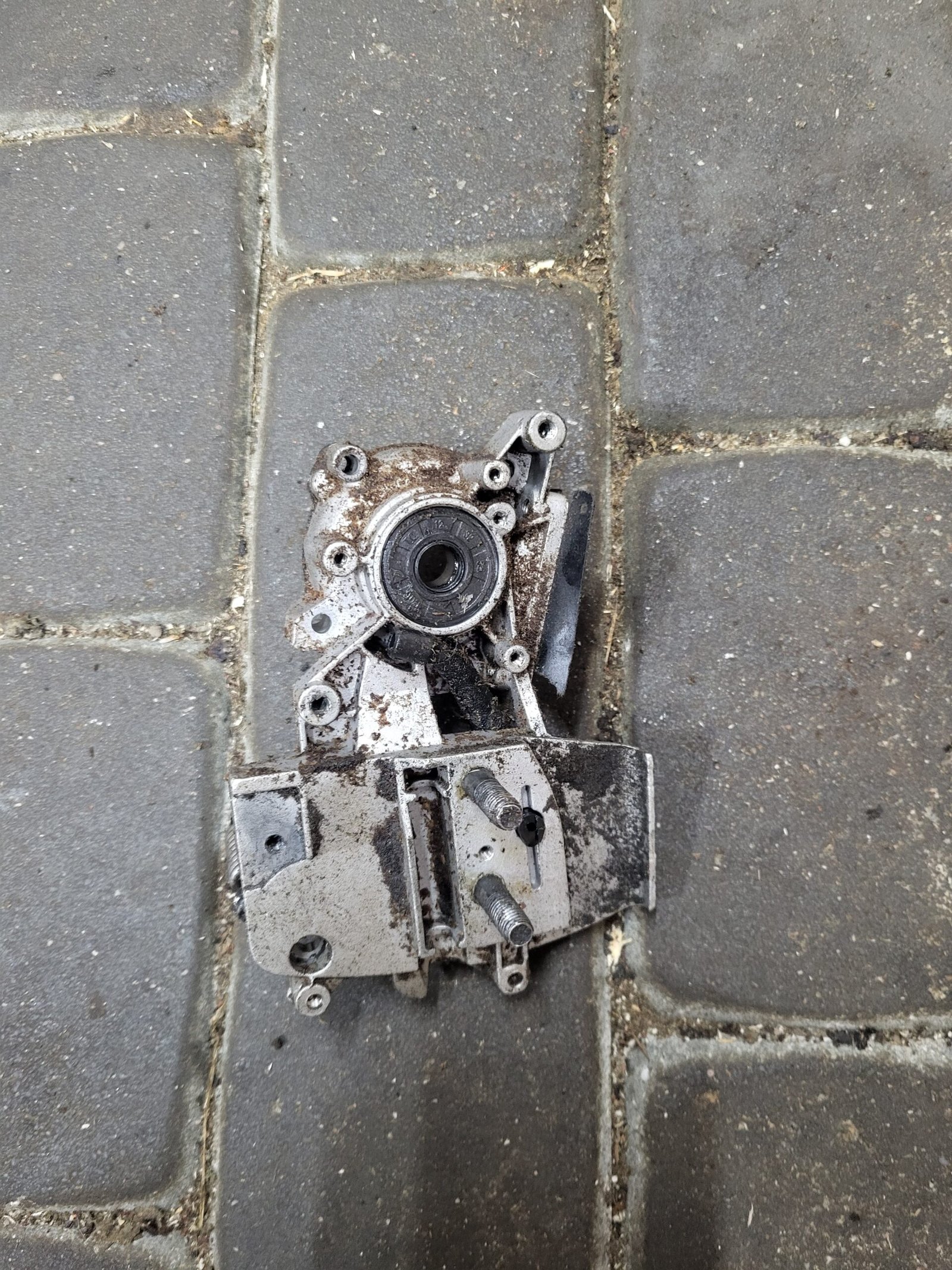 Alko BKS4040 Variklio blokas, smagračio pusė - Image 2