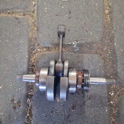 Hitachi CS33EB Alkūninis velenas