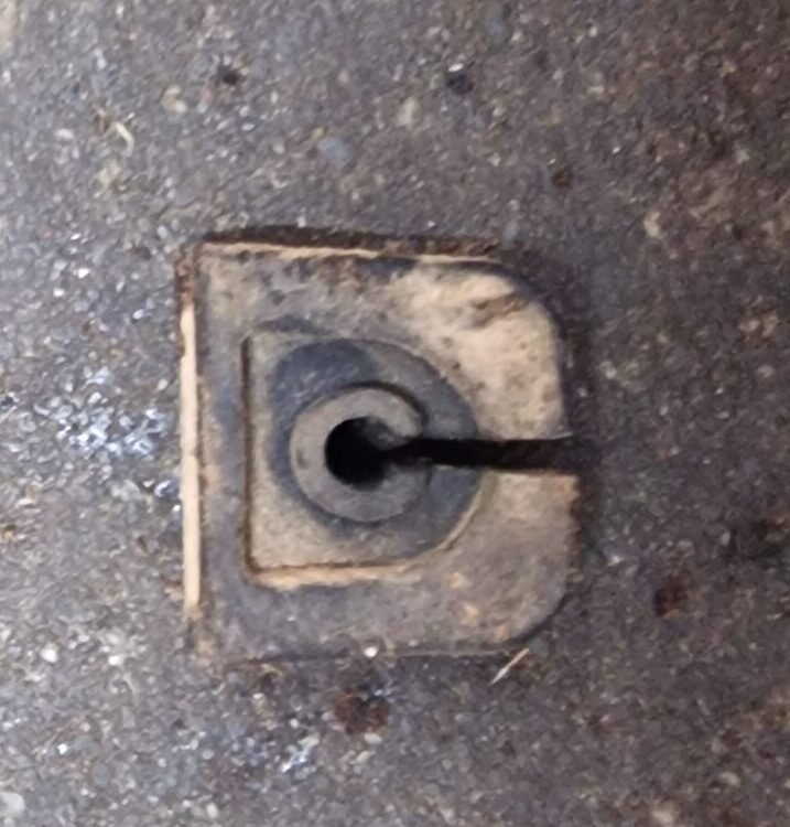 Partner 351 Guminis, galinis dangtelis