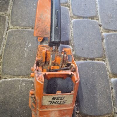 STIHL 025 Korpuso dangtelis su rankena