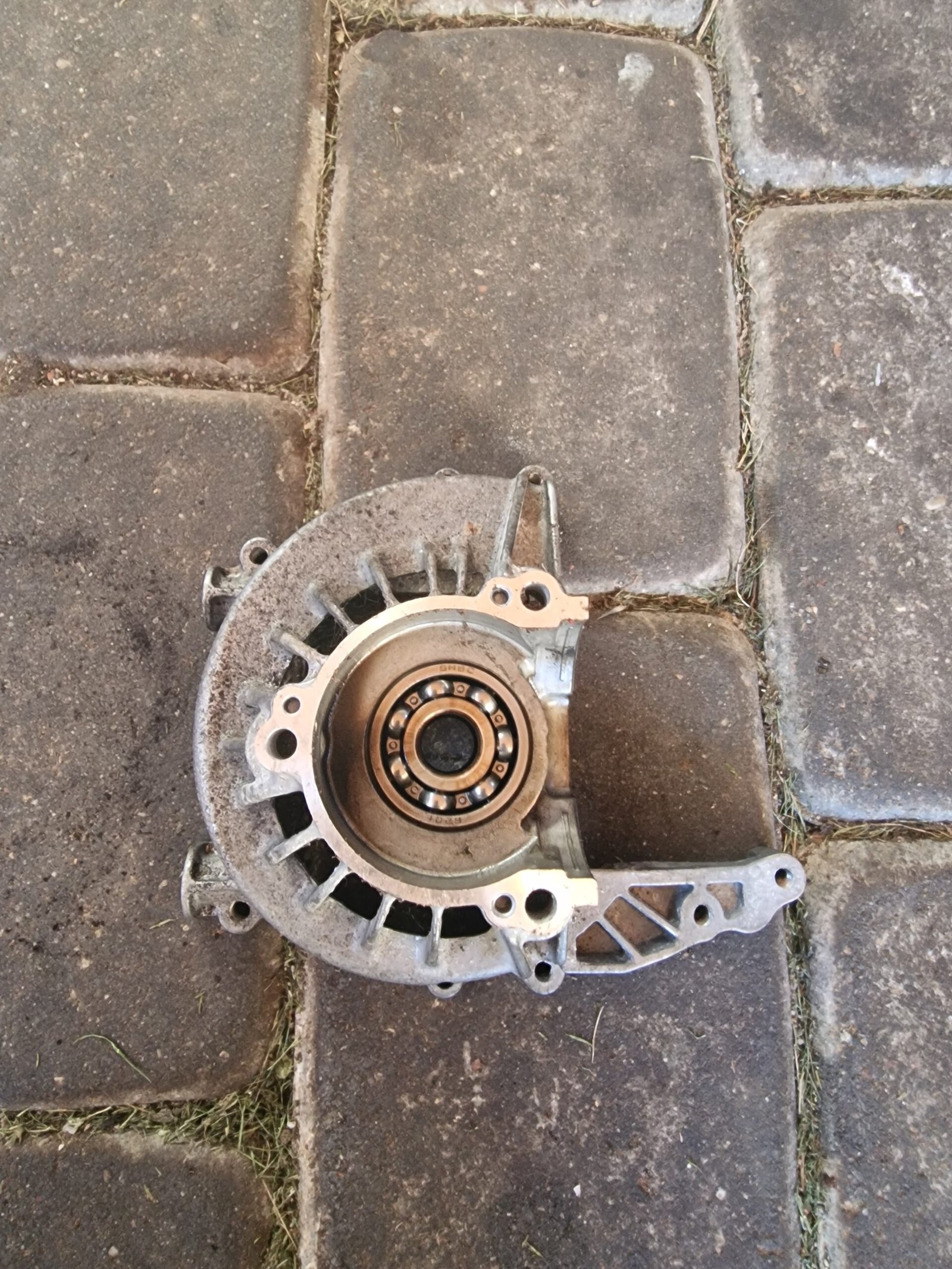 Alko BC 250 Variklio blokas, smagračio pusė - Image 2