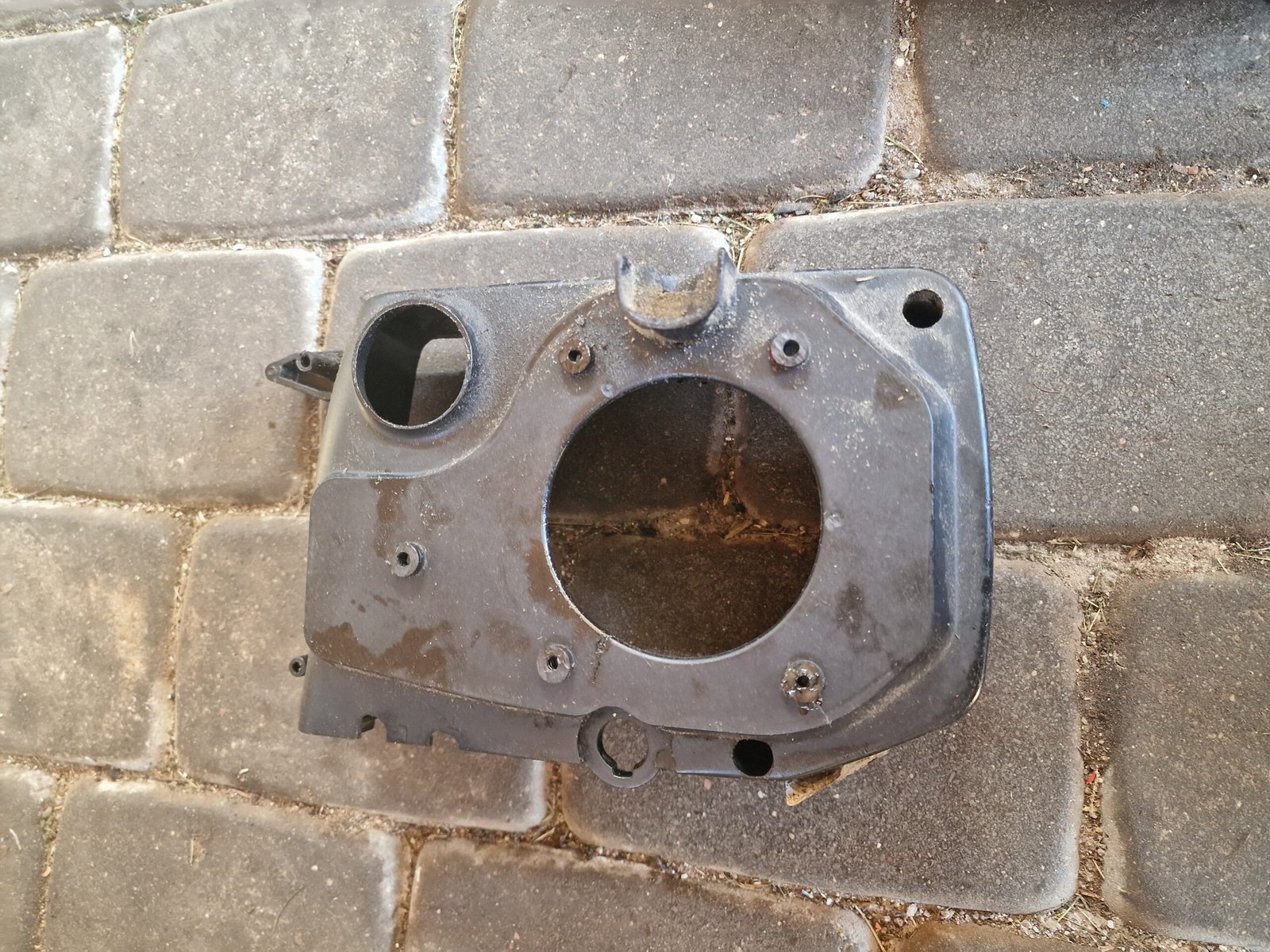Alko BKS 35/35 Variklio gaubtas, smagračio pusė