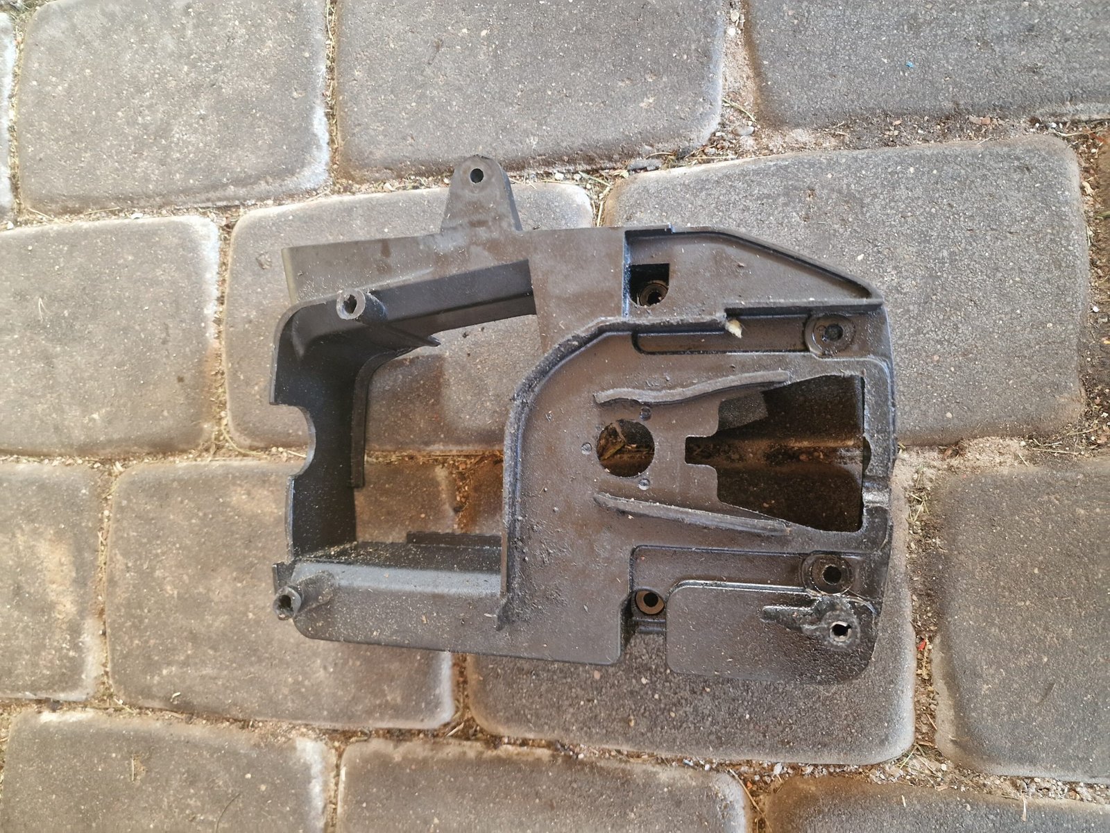 Alko BKS 35/35 Variklio gaubtas, sankabos pusė