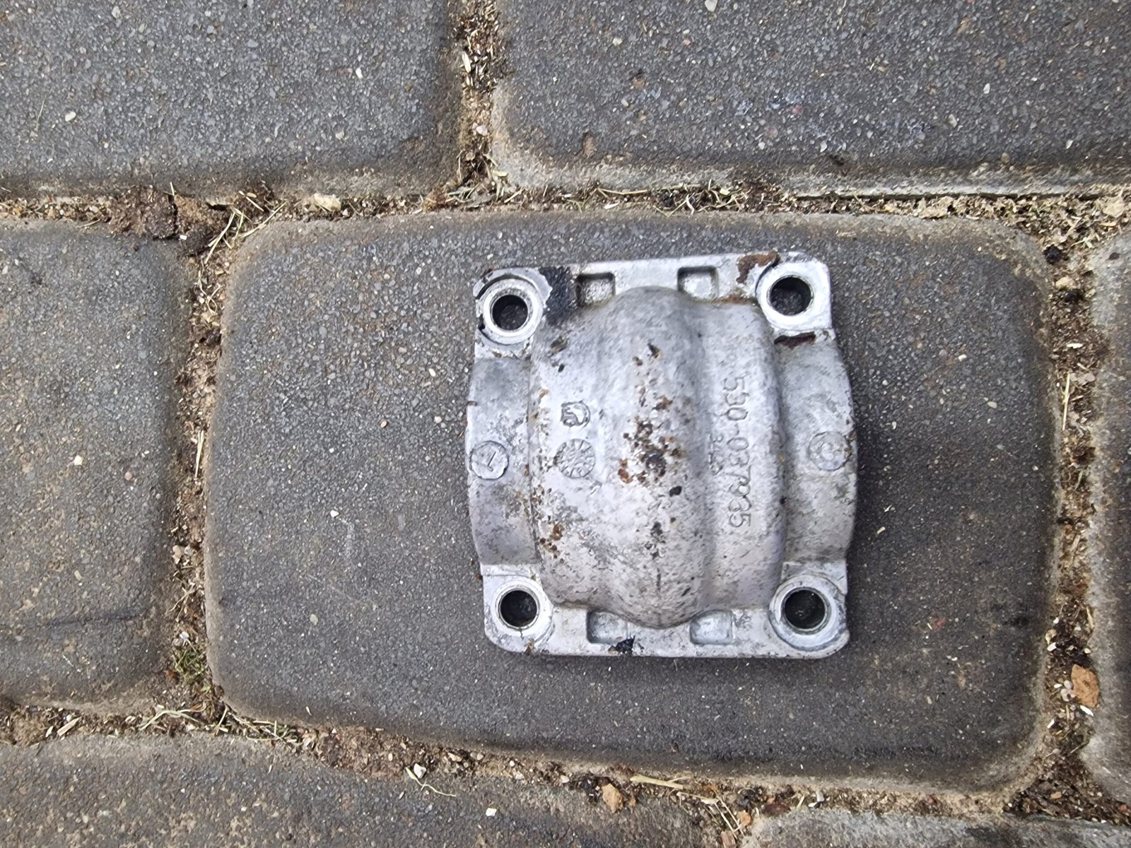 McCulloch MAC338 Variklio karterio dangtelis