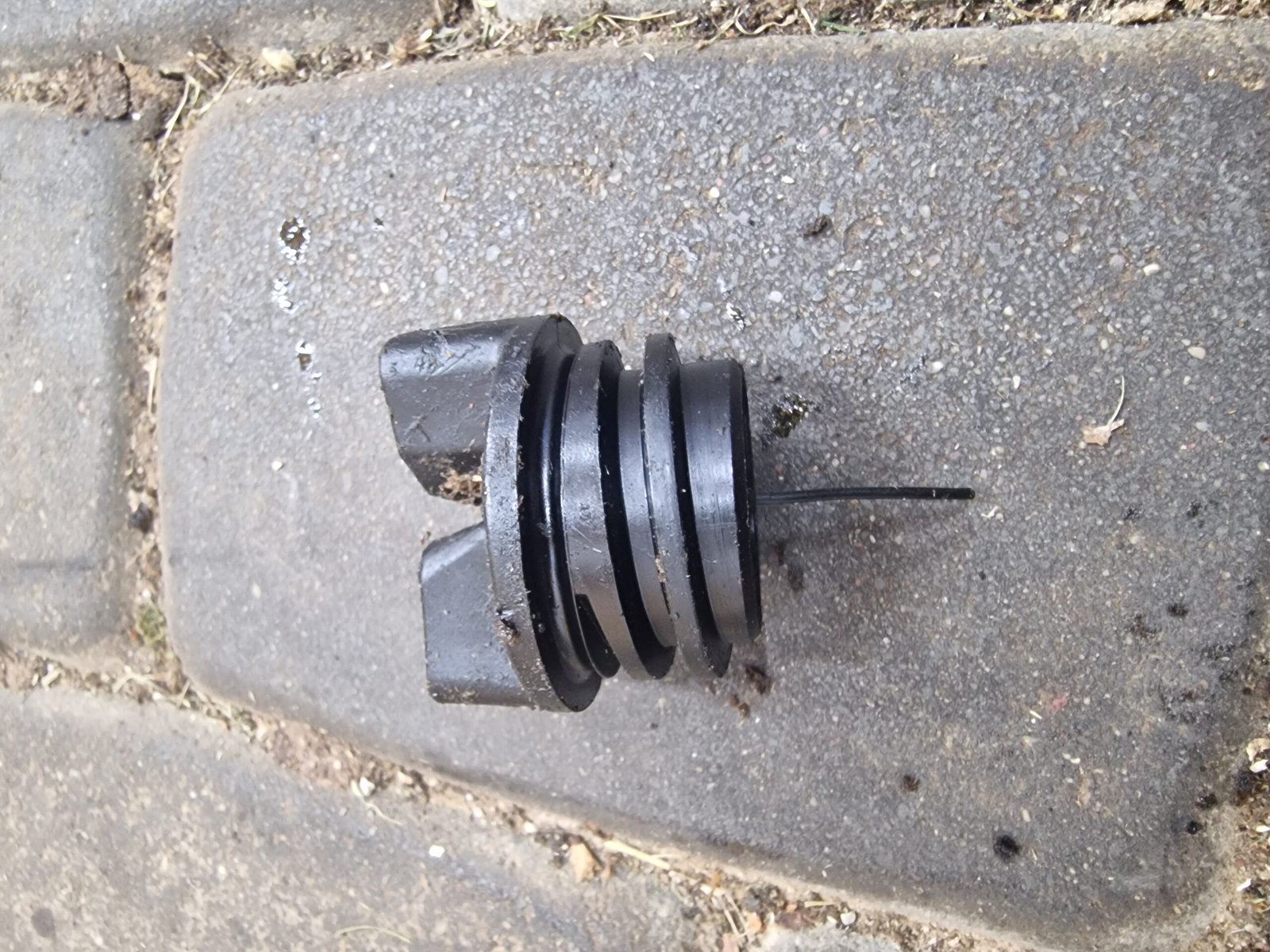 McCulloch MAC338 Kuro bako kamštis