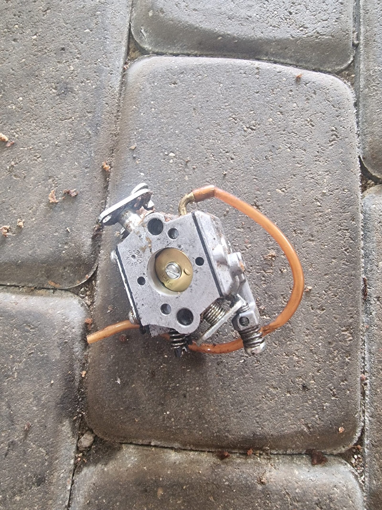 Husqvarna 36 Karbiuratorius