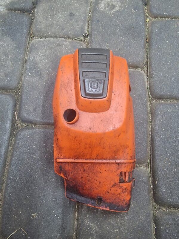 Husqvarna 555 Korpuso dangtelis