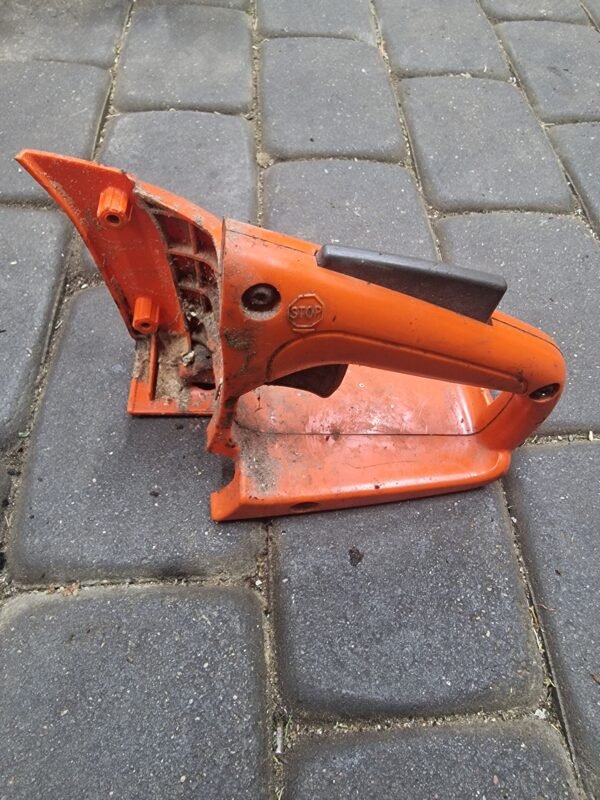 Husqvarna 235 Galinė rankena