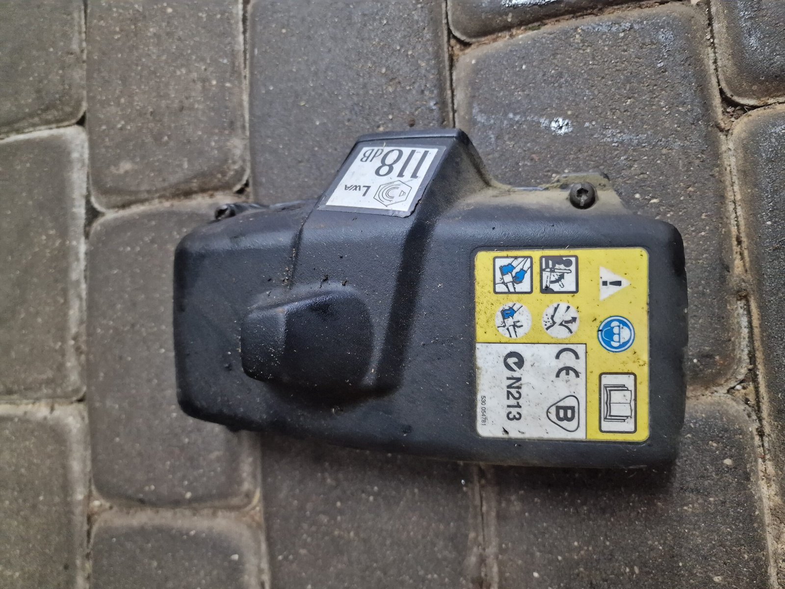 Jonsered 2035 Korpuso dangtelis