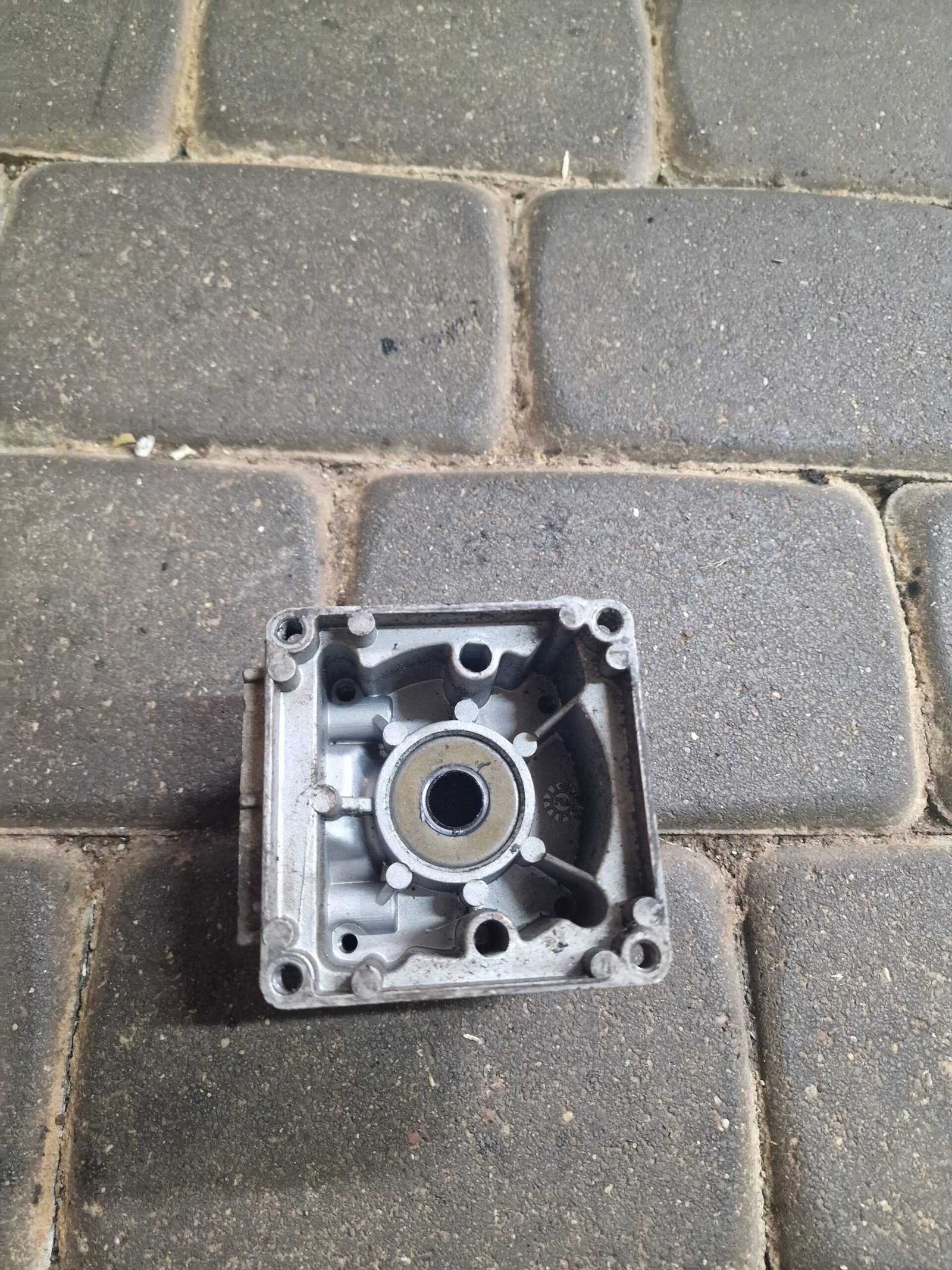 Partner B422X trimerio Variklio blokas, smagračio pusė - Image 2