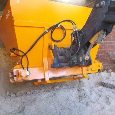 Pjuvenų, smulkintų šiaudų kraiko dalytuvas, barstytuvas Z