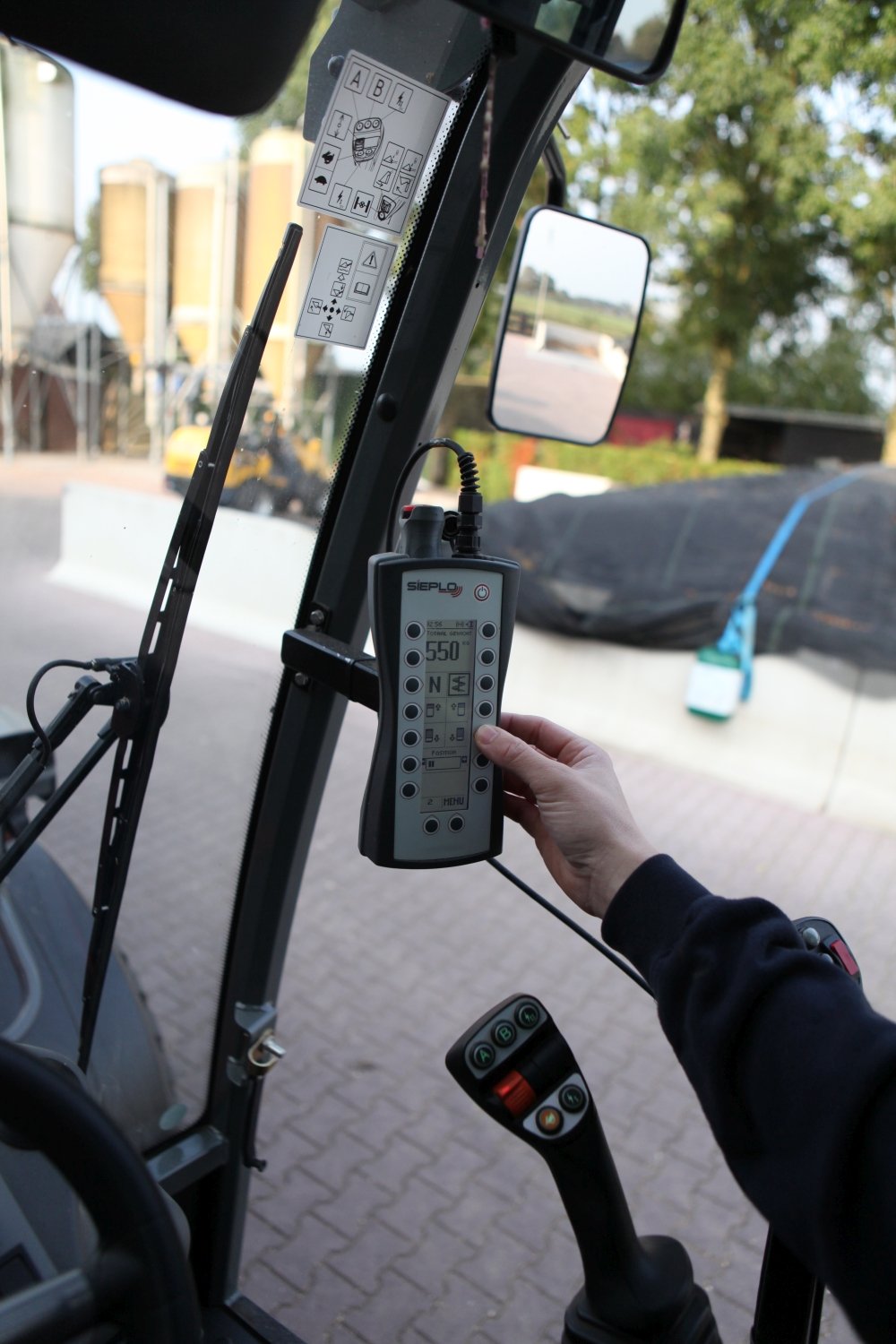 Vertikalus pašarų maišytuvas-dalytuvas, mobilus pašarų mikseris, dozatorius SIEPLO MB1500 Mix - Image 6