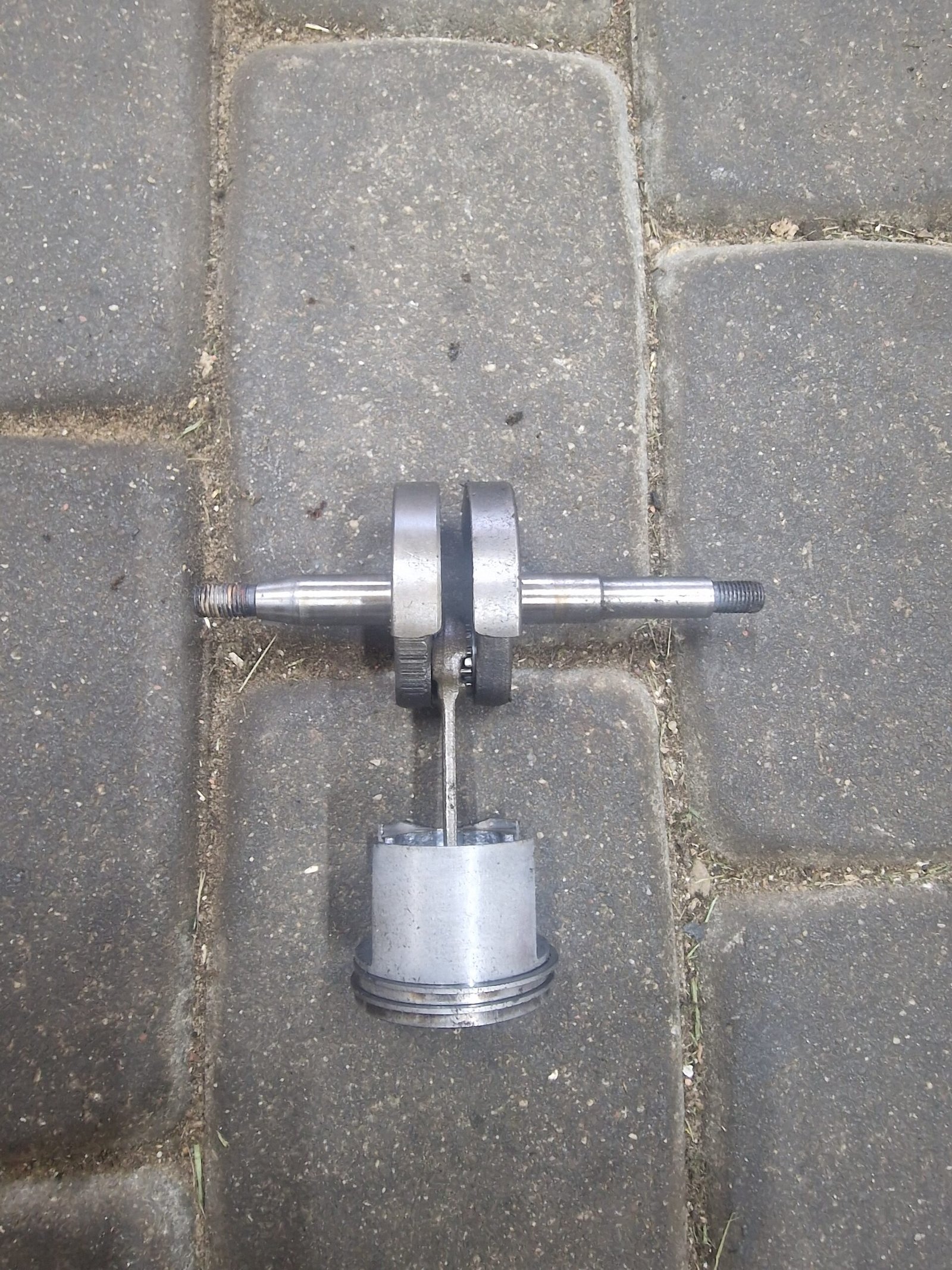 Kinietiškas pjūklas ADANO Alkūninis velenas su Stūmokliu