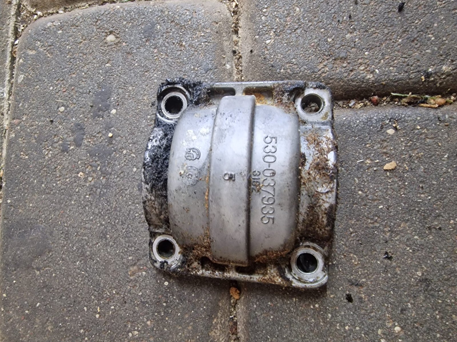 Poulan 2050 Variklio karterio dangtelis