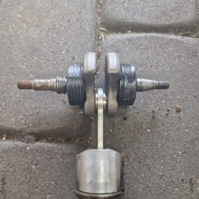 Husqvarna 136 Alkūninis velenas su Stūmokliu