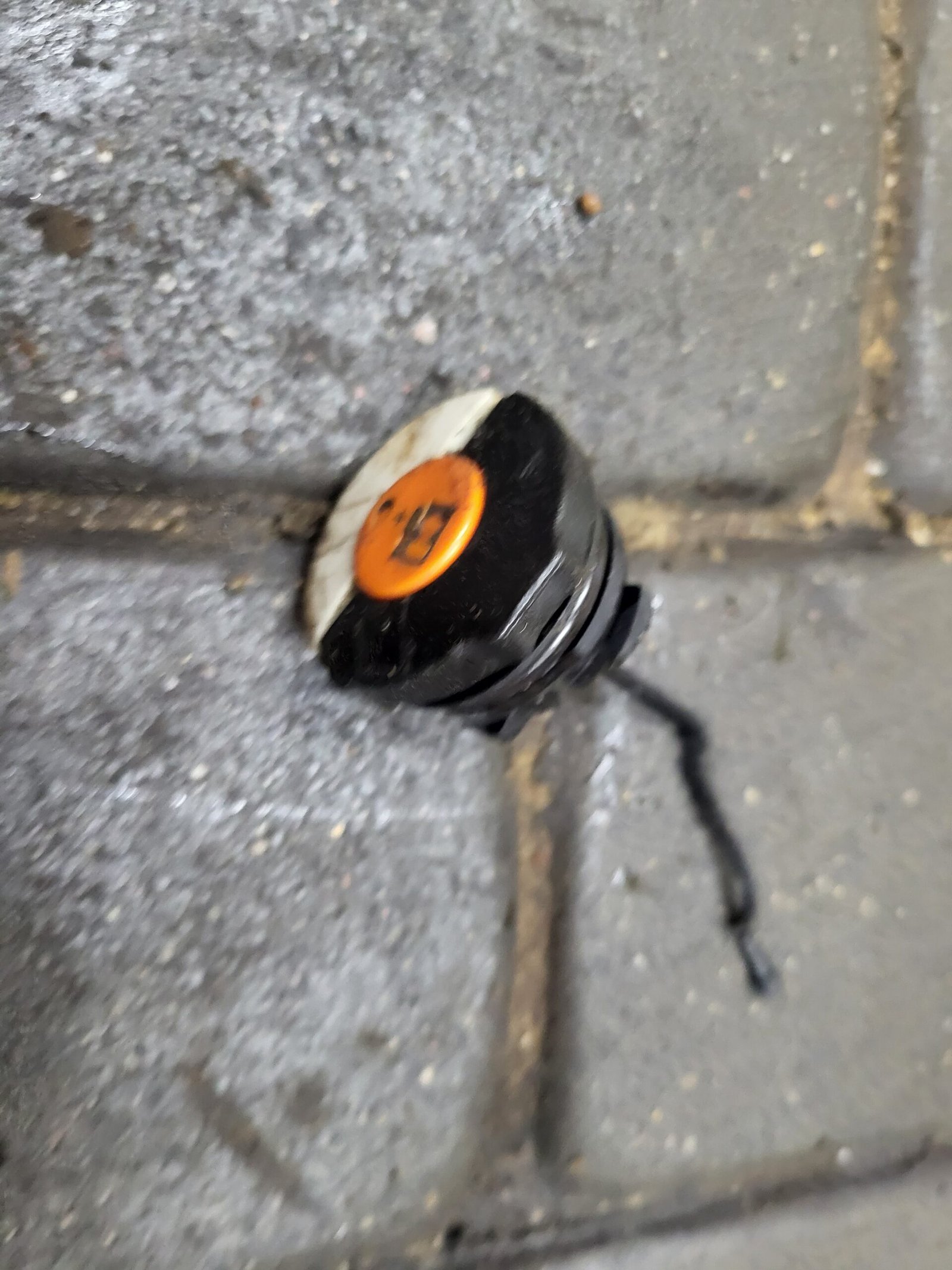 STIHL MS390 Kuro bako kamštis A10284