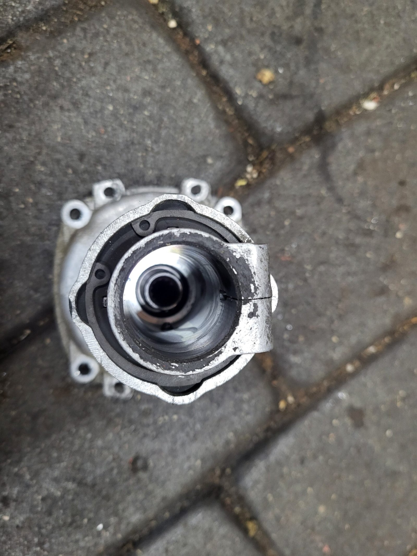 Husqvarna 553RS Sankabos korpusas - Image 3