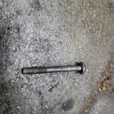 Jonsered 2040 Karbiuratoriaus tvirtinimo varžtas