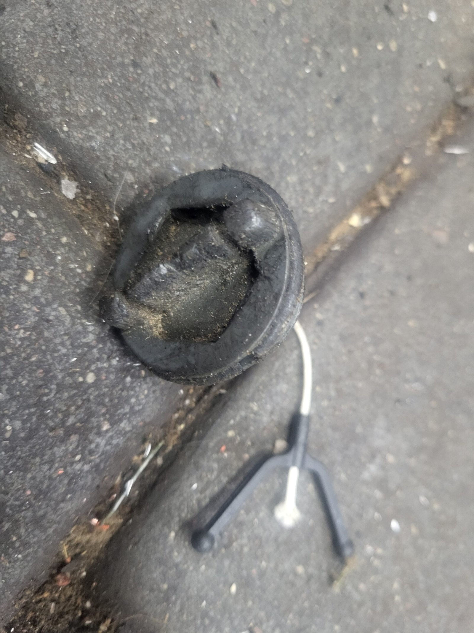 Husqvarna 340 Kuro bako kamštis