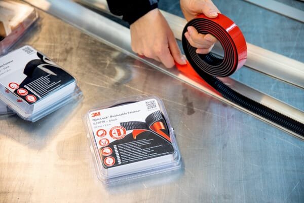 Dvigubo fiksavimo juosta Dual Lock™ SJ-354D 25 mm×5 m juoda 3M 7000070523 - Image 2