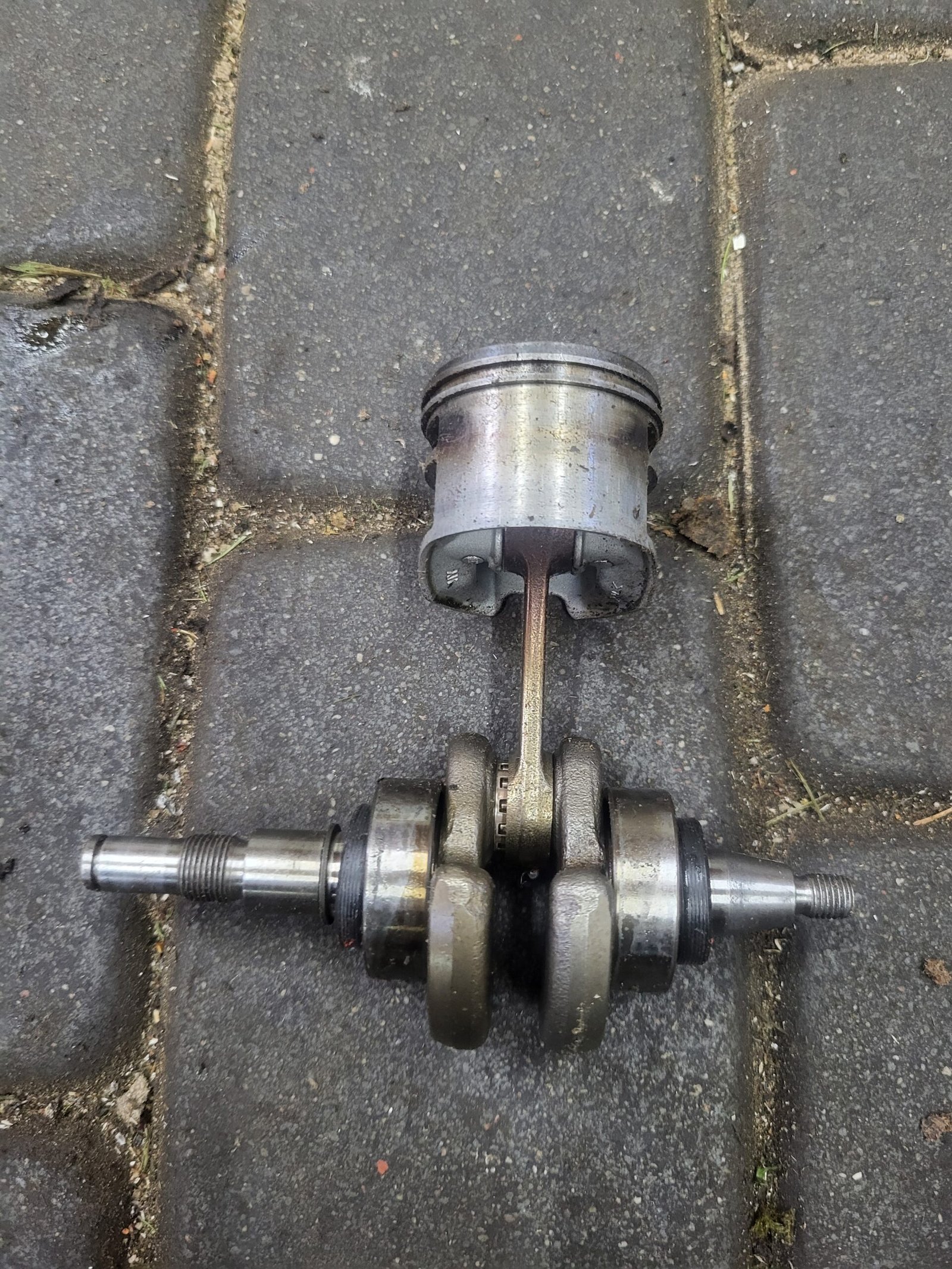 STIHL MS251 Alkūninis velenas su stūmokliu A10705