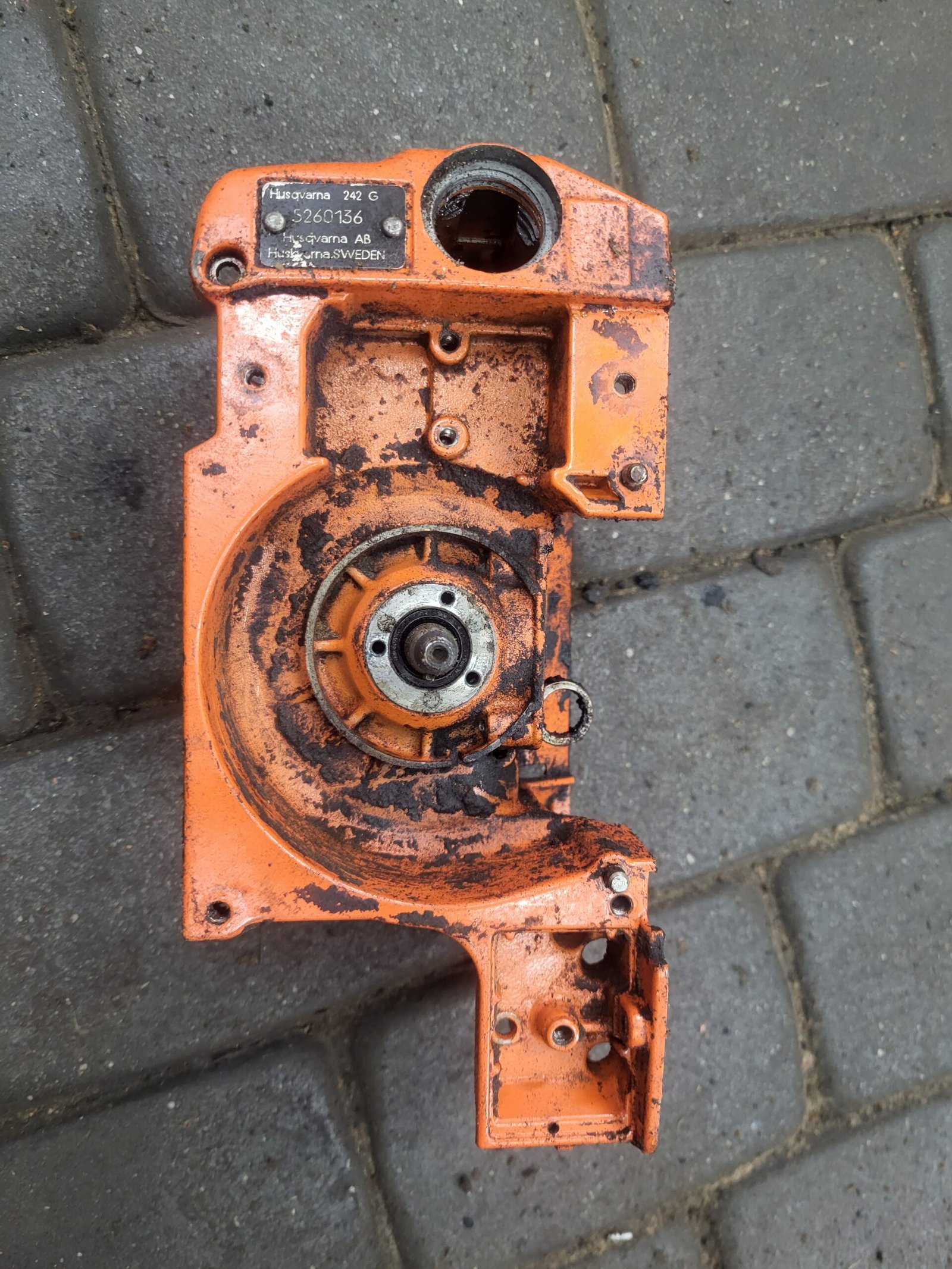 Husqvarna 242XPG Variklio blokas su alkūniniu velenu