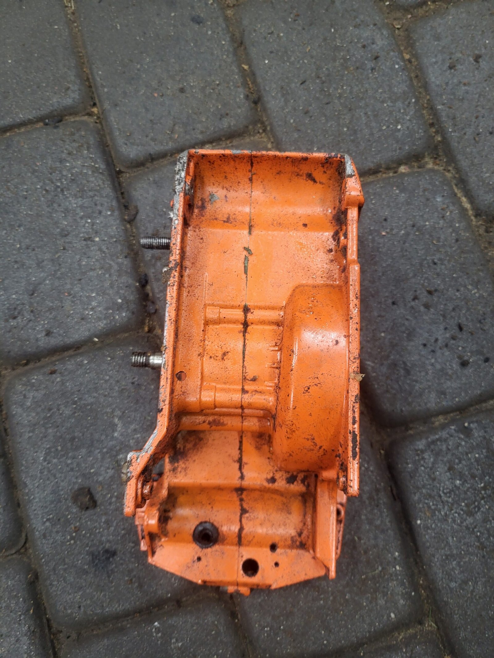 Husqvarna 242XPG Variklio blokas su alkūniniu velenu