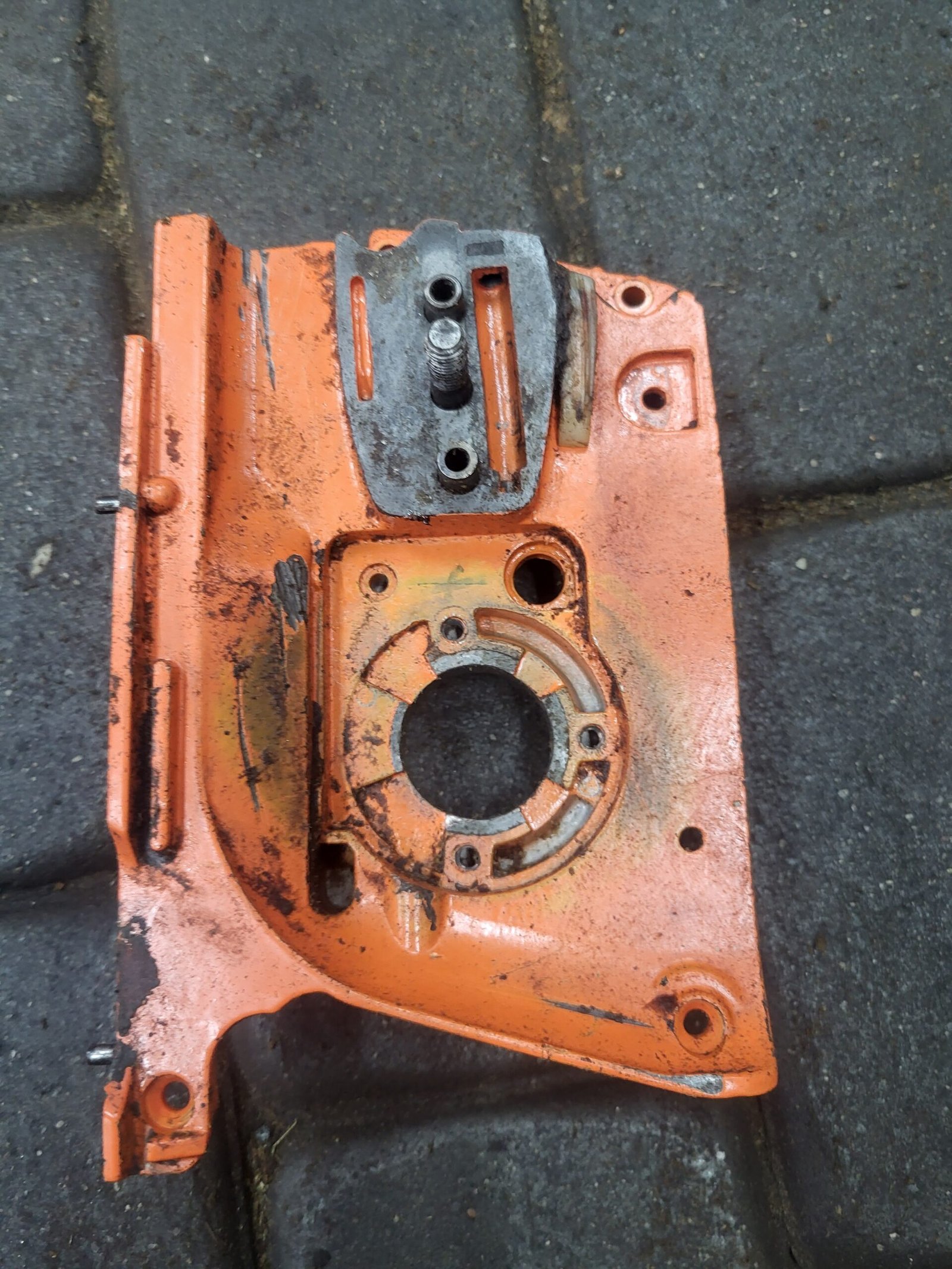 Husqvarna 444SE Variklio blokas, sankabos pusė